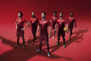 足球比赛最少不能少于多少人？足球比赛不得少于几人？